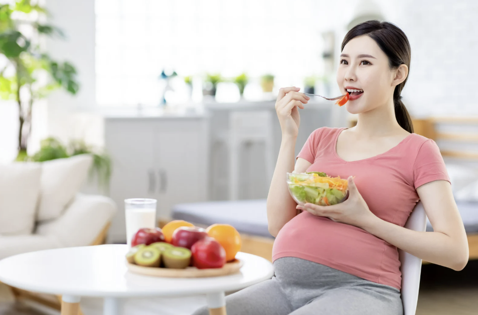 hamil trimester 3, kehamilan 9 bulan, sulit membungkuk saat hamil, cara tidur ibu hamil, tips nyaman trimester 3, Bunda, si Kecil